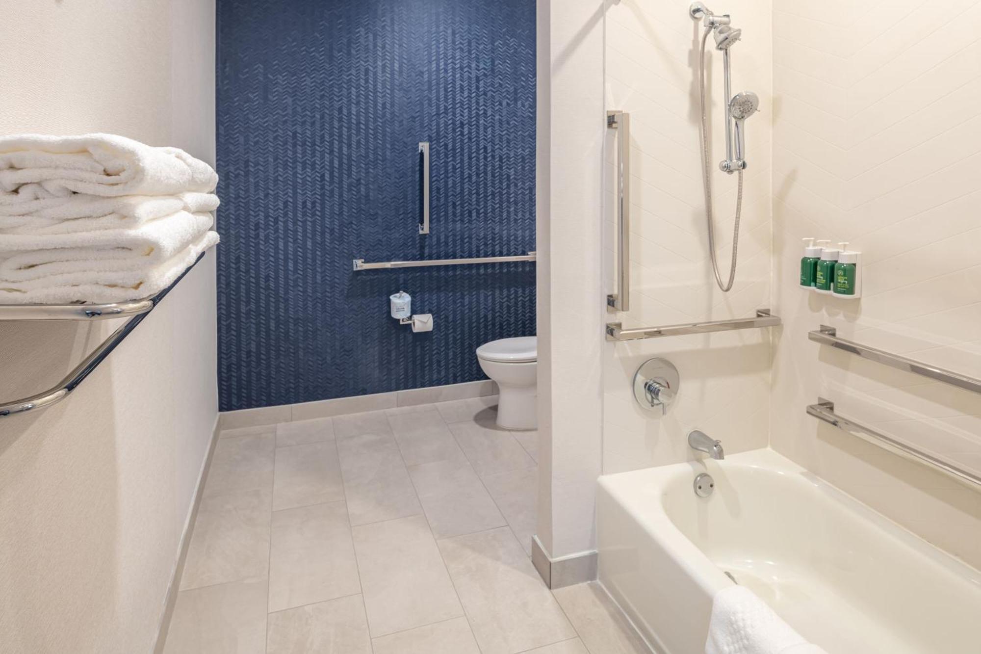 Fairfield Inn & Suites Fort Worth Northeast Хърст Екстериор снимка